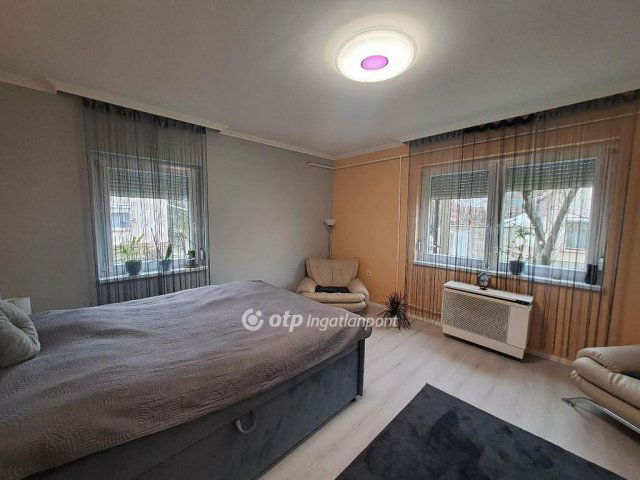 Eladó családi ház, Makón 57.25 M Ft, 2+1 szobás