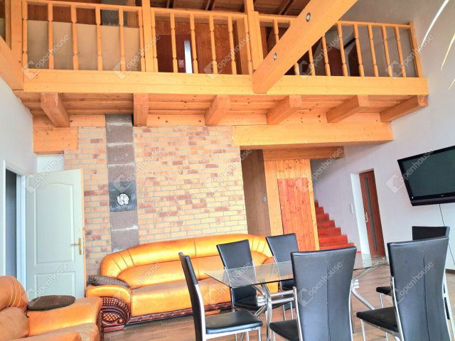 Eladó családi ház, Komáromban 131.2 M Ft, 7 szobás