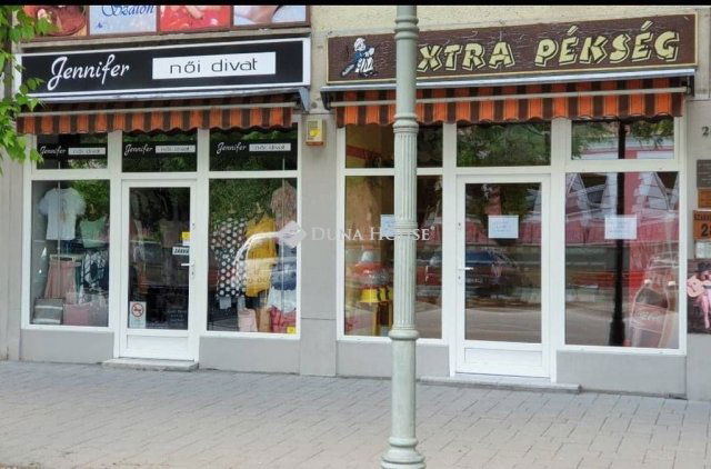 Kiadó üzlethelyiség, Mohácson 300 E Ft / hó