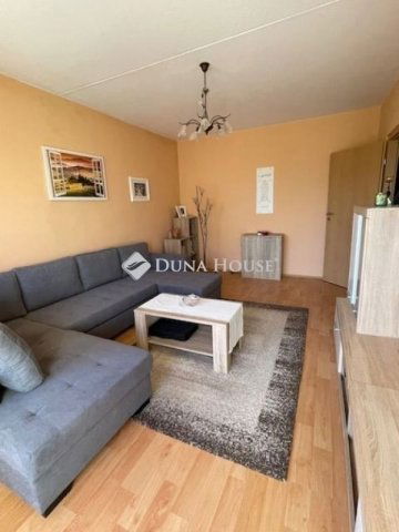 Eladó panellakás, Pécsett 58.7 M Ft, 3 szobás