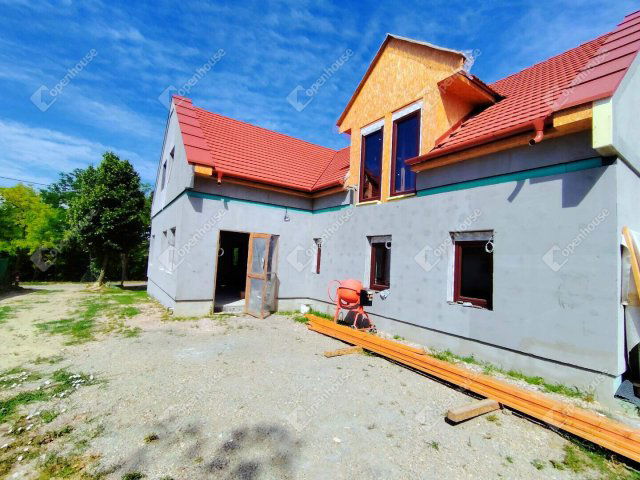 Eladó családi ház, Vértesacsán 135 M Ft, 8 szobás