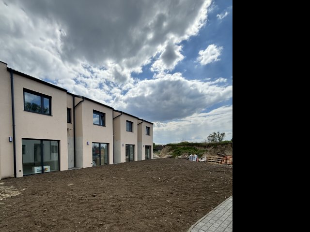 Eladó sorház, Székesfehérvárott, Tasnádi utcában 87.5 M Ft
