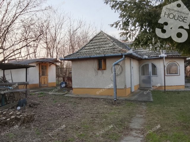 Eladó családi ház, Solton 13 M Ft, 2 szobás
