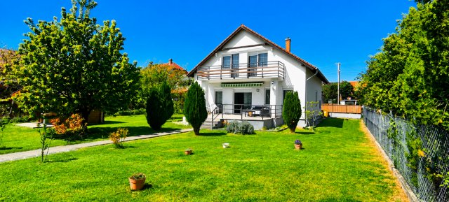 Eladó családi ház, Balatonalmádiban 142.9 M Ft, 4+1 szobás