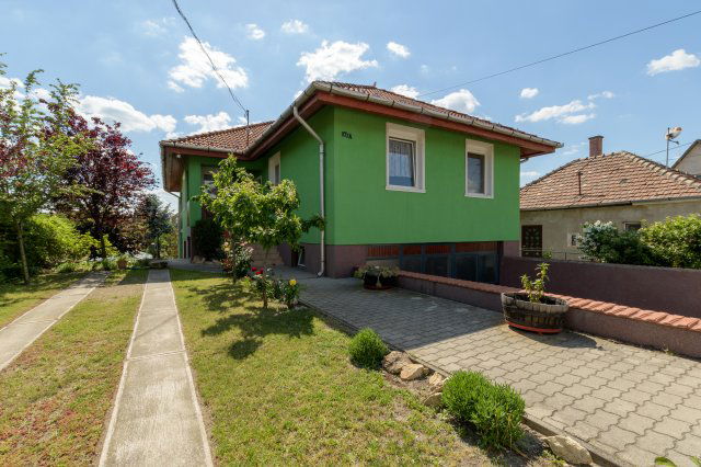 Eladó családi ház, Szigethalmon 137.5 M Ft, 6 szobás