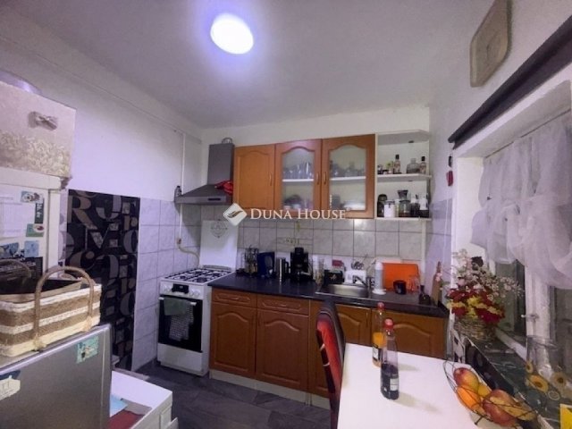 Eladó családi ház, Vecsésen 80 M Ft, 3 szobás