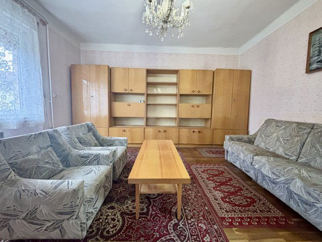 Eladó családi ház, Pápán 37.5 M Ft, 2 szobás