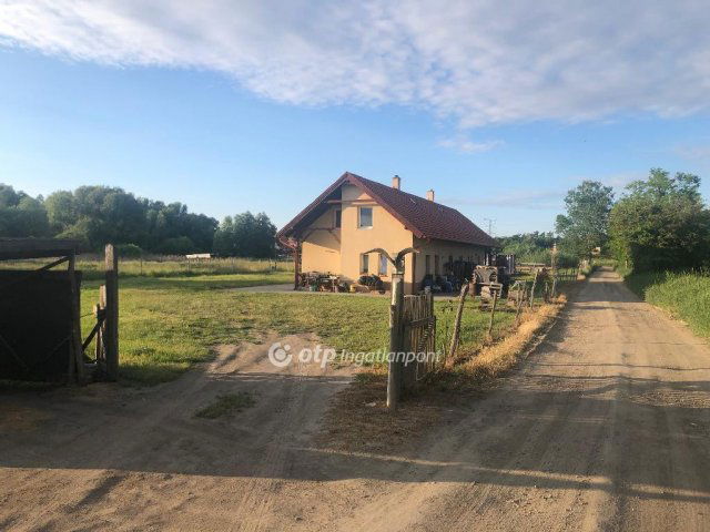 Kiadó családi ház, albérlet, Gödön 450 E Ft / hó, 2 szobás