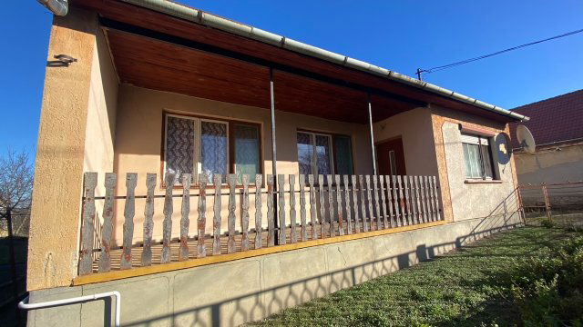 Eladó családi ház, Simontornyán 26 M Ft, 4 szobás