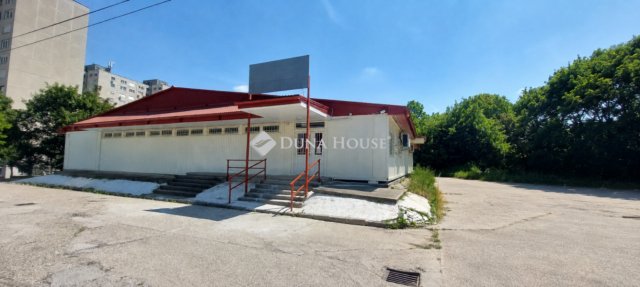 Eladó üzlethelyiség, Oroszlányban 89.9 M Ft
