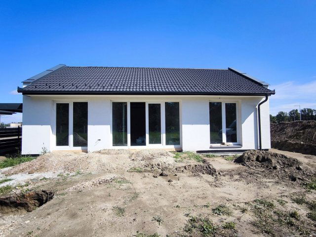 Eladó ikerház, Mosonmagyaróváron 76 M Ft, 4 szobás