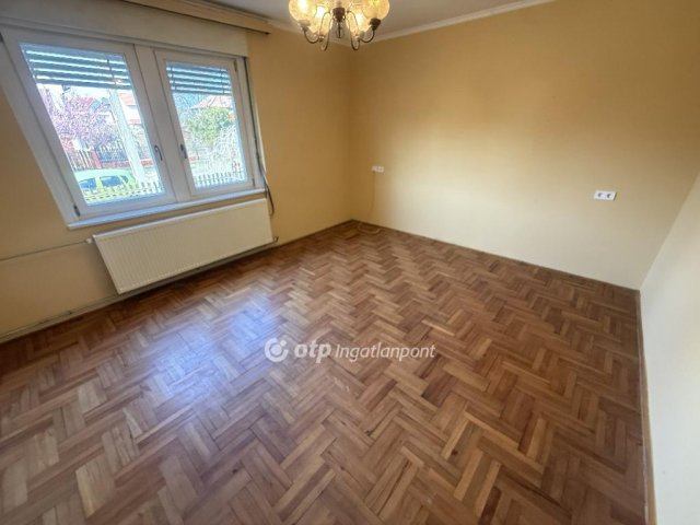Eladó családi ház, Tiszakécskén 49.99 M Ft, 5 szobás