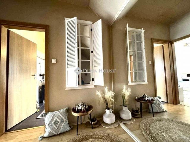 Eladó téglalakás, Pécsett 115 M Ft, 3 szobás