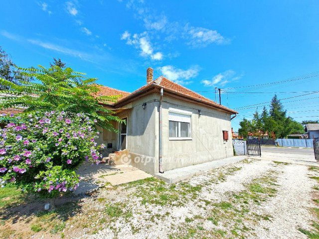 Eladó családi ház, Abonyban 39.9 M Ft, 2 szobás