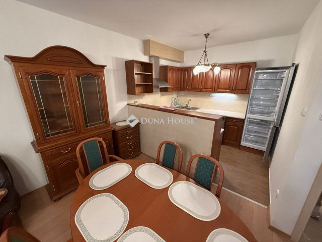 Eladó téglalakás, Győrött 124.9 M Ft, 3 szobás