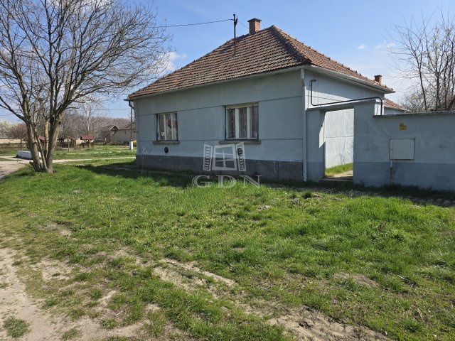 Eladó családi ház, Madarason 9.5 M Ft, 3 szobás