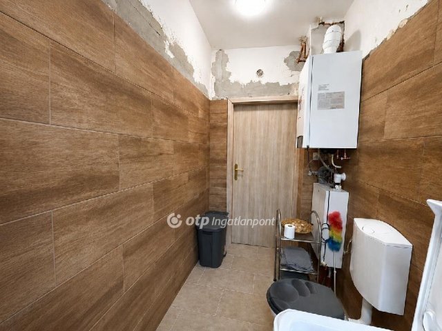 Eladó családi ház, Szigetszentmiklóson 74.9 M Ft, 2 szobás