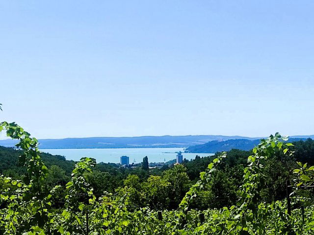 Eladó nyaraló, Balatonfüreden 54.9 M Ft, 2 szobás