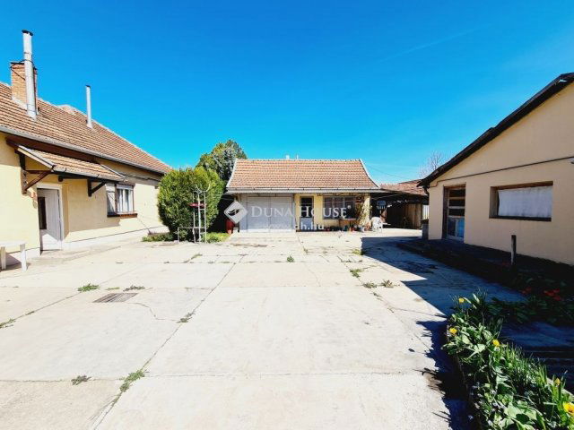 Eladó családi ház, Békésen 33 M Ft, 3 szobás