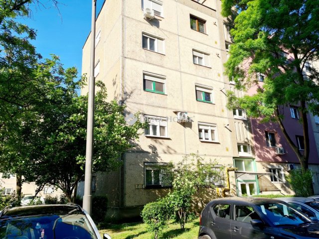 Eladó panellakás, Békéscsabán, Tulipán utcában 39.99 M Ft