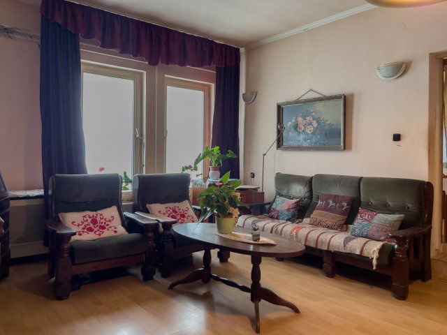 Eladó ikerház, Baján 75 M Ft, 6 szobás / költözzbe.hu