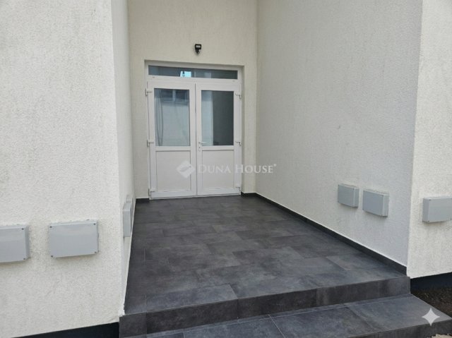 Eladó téglalakás, Mendén 79.9 M Ft, 4 szobás