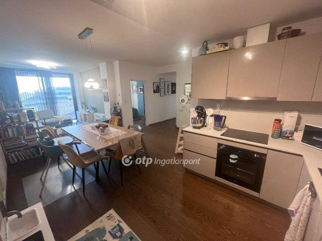 Eladó téglalakás, Szegeden 145 M Ft, 4 szobás