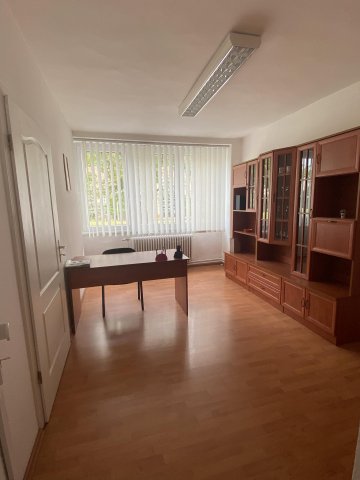 Eladó iroda, Salgótarjánban 60 M Ft, 7 szobás