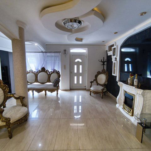 Eladó családi ház, Szolnokon 65 M Ft, 2 szobás