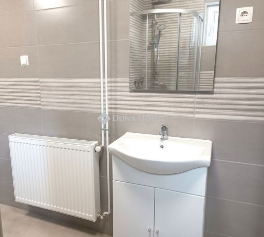 Eladó családi ház, Gyulán 23.5 M Ft, 1 szobás