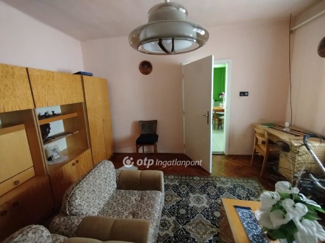 Eladó családi ház, Pécsett 58.7 M Ft, 2+1 szobás