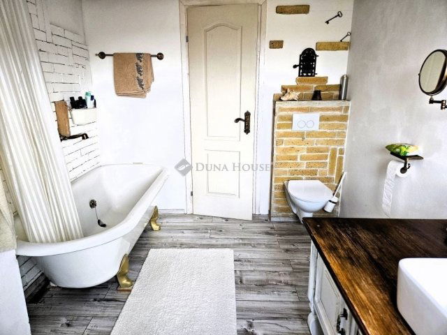 Eladó családi ház, Erdősmárokok 69 M Ft, 6 szobás