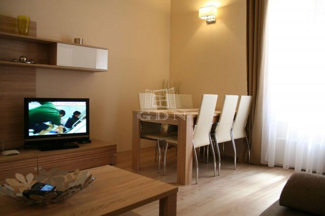 Eladó téglalakás, Budapesten, VI. kerületben, Hunyadi téren