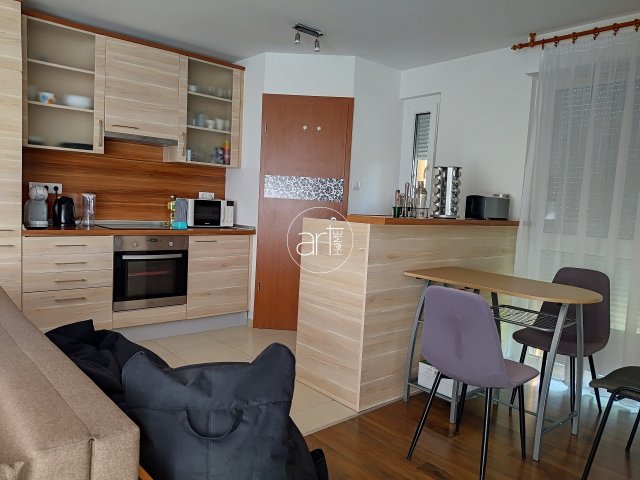 Kiadó téglalakás, albérlet, Szegeden, Szentháromság utcában