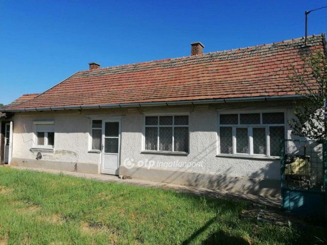 Eladó családi ház, Tiszafüreden 17 M Ft, 2 szobás