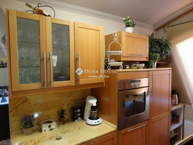 Eladó téglalakás, Debrecenben 105 M Ft, 5 szobás