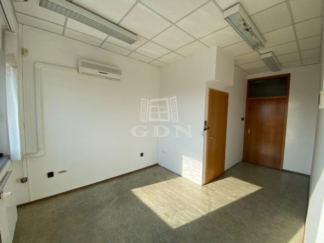 Kiadó iroda, Vácon 44 E Ft / hó, 2 szobás / költözzbe.hu