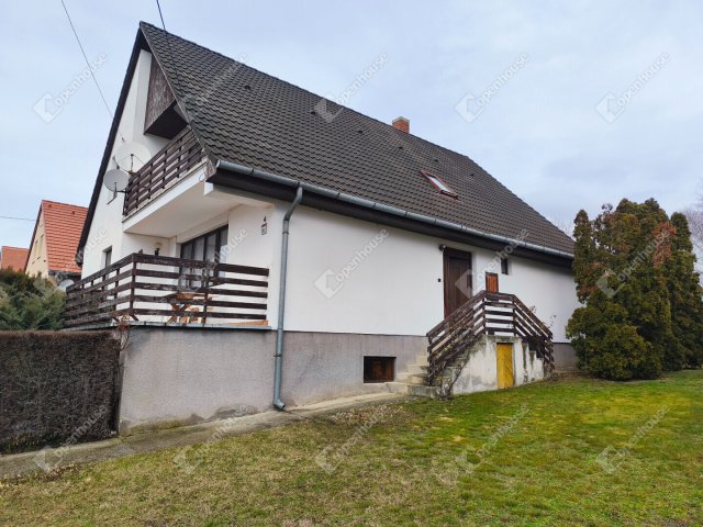 Eladó családi ház, Balatonakaliban 111.9 M Ft, 7 szobás