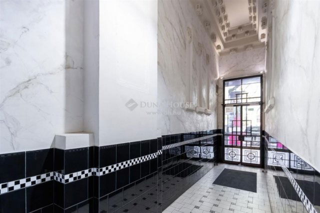 Eladó téglalakás, Budapesten, VI. kerületben 476.25 M Ft