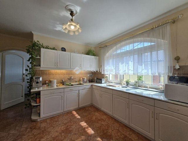 Eladó családi ház, Érden 235 M Ft, 5+1 szobás