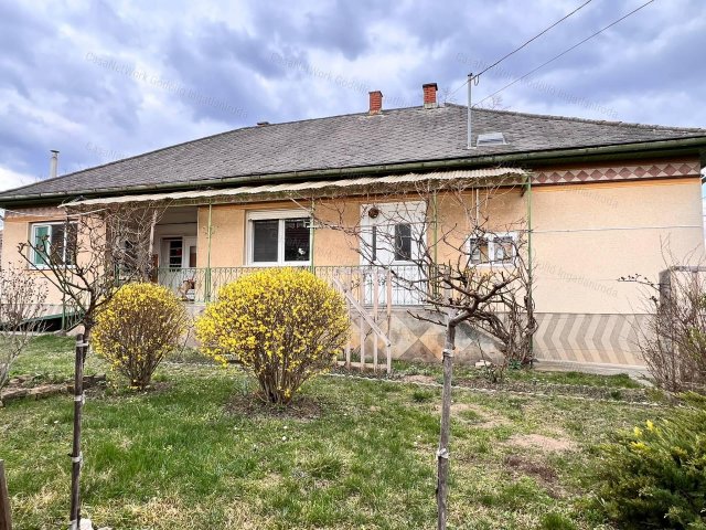 Eladó családi ház, Dányon 54.9 M Ft, 3 szobás