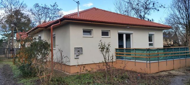 Eladó családi ház, Kecskeméten 45 M Ft, 3 szobás