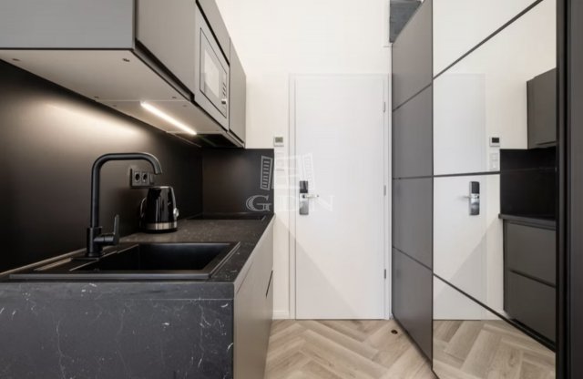 Eladó téglalakás, Budapesten, VI. kerületben 160 M Ft, 3 szobás