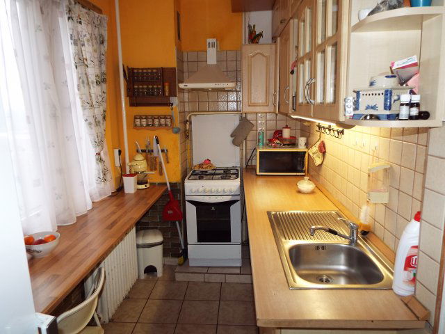 Eladó panellakás, Dunaújvárosban 33 M Ft, 2 szobás