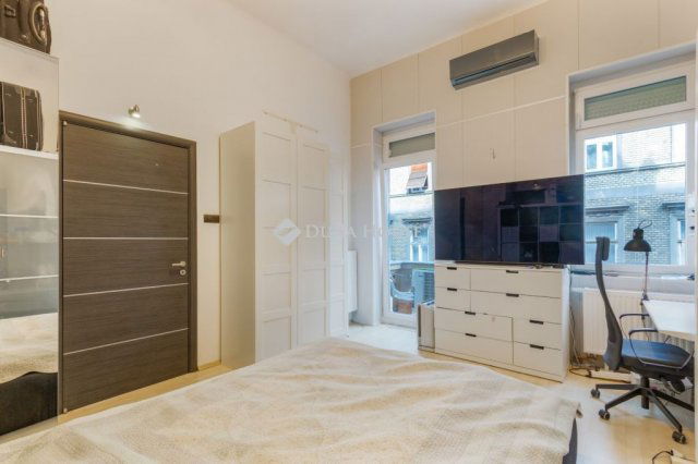 Eladó téglalakás, Budapesten, VII. kerületben 134.9 M Ft