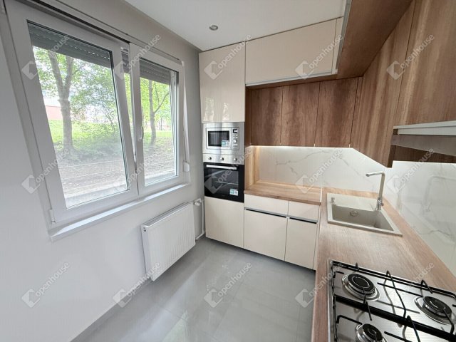 Eladó panellakás, Miskolcon 37.99 M Ft, 2 szobás