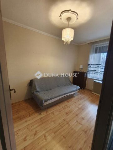 Eladó téglalakás, Cegléden, Széchenyi úton 64.9 M Ft, 3 szobás