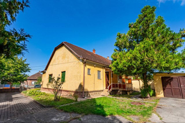 Eladó családi ház, Tatán 107 M Ft, 4 szobás