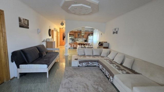 Eladó téglalakás, Szegeden 81.7 M Ft, 3 szobás