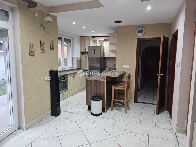 Eladó családi ház, Fóton 142.5 M Ft, 4+1 szobás